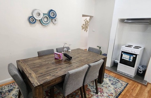 Wollongong CBD Casa | 36A: Modern 3BR in Heart of Downtown