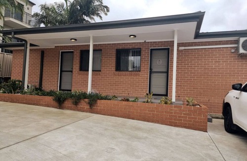 Wollongong CBD Casa | 36C: Granny studio near Hospital, with Parking
