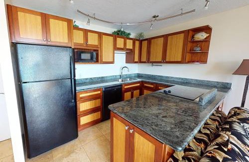Waikiki Apartamento | 36th Floor Deluxe Ocean View Condo with Free Parking & Wifi condo
