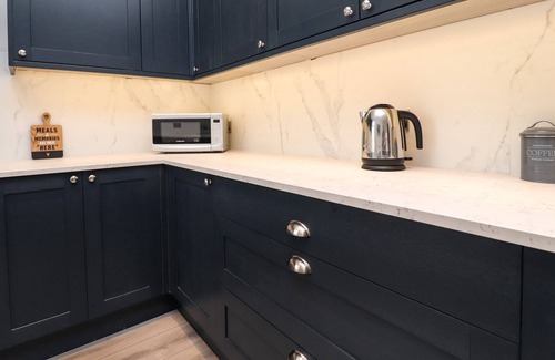 Thornton-Cleveleys Cabaña | 37 NUTTER ROAD, pet friendly, country holiday cottage in Cleveleys