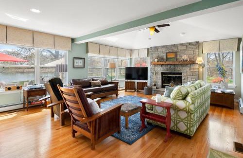 Stonington Casa | 37 Wamphassuc Rd Chteau Stonington