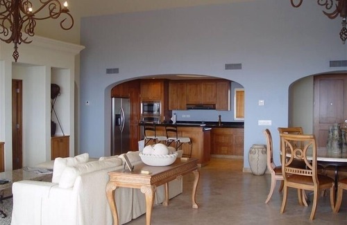 Zona Hotelera Villa | Ático de 3.700 pies cuadrados frente al mar en Cabo México - Las Mananitas