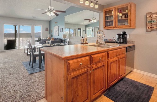 Kimberling City Condominio | 371 Stunning Lakeview, close to SDC, Welcome Home