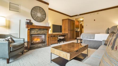 Stowe Area Complejo | 378 Lodge At Spruce Peak Ski In Ski In Ski Out King Studio By Stowe Mountain Rentals
