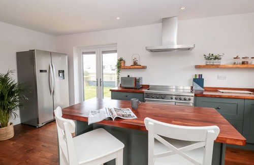 Dartmouth Cabaña | 38 Venn Park