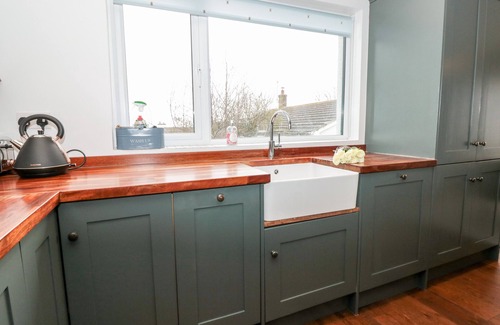 Dartmouth Cabaña | 38 Venn Park