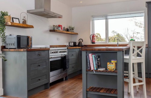 Dartmouth Cabaña | 38 Venn Park