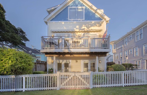 Pacific Grove Casa | 3817 Caledonia Bay Lookout - Perfect Family Retreat Near Bay, Park and Town