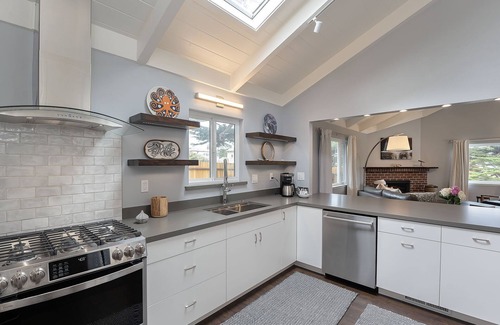 Del Monte Forest Casa | 3890 Cypress Rest - Close to Golf, Walk to Beach