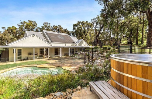 Jan Juc Casa | 38a Bells Boulevard - a sanctuary among the bush