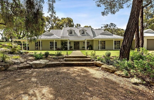 Jan Juc Casa | 38a Bells Boulevard - a sanctuary among the bush