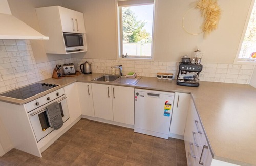 Twizel Casa | #39 StylishSanctuary · Stylish Holiday Sanctuary - FREE WIFI