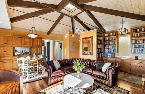 Golden Rectangle Casa | 3959 Hedgehog - Walk to Town and Beach, Ocean View
