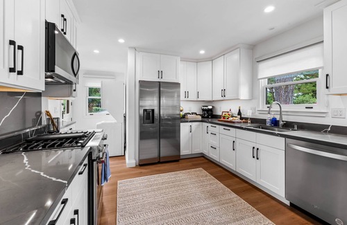 Northeast Carmel Casa | 3978 Pine & Pebble - Available Car Week and August