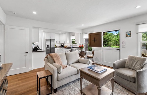Northeast Carmel Casa | 3978 Pine & Pebble - Available Car Week and August