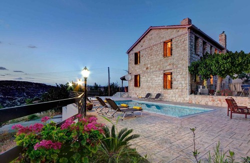 Peristerona Villa | 398 m² Villa ∙ 5 habitaciones ∙ 11 personas