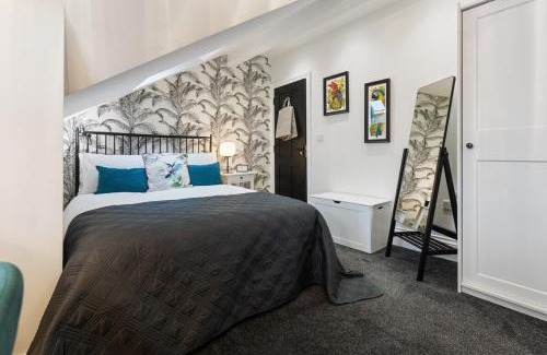 Roundhay Apartamento | 3a Roman View, beautifully appointed apartment in Roundhay, sleeps up to 6, bedrooms with en suite bathrooms, EV charging