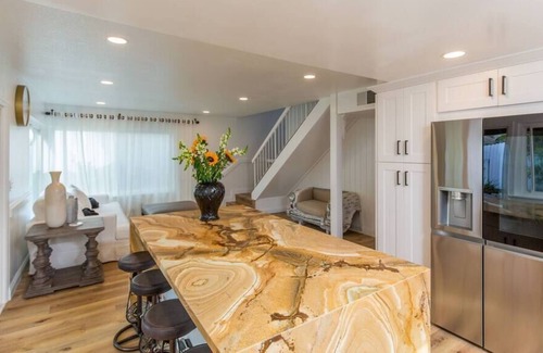Thousand Oaks Casa | 3B 2.5B Custom House with Elegant Taste