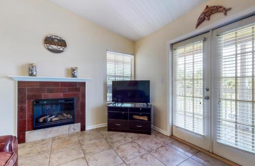 Gulf Shores Casa | 3b/2b w/Pool & Tennis Court, Sleeps 6