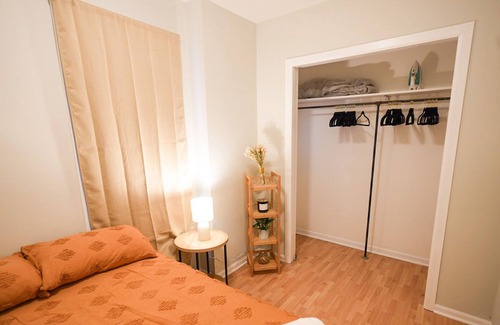 Berwyn Apartamento | 3B Condo - Easy Access to Downtown Chicago w/ Backyard - Pet Friendly!