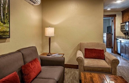 Peak 8 Complejo | 3B Ski-In/Out-Pools-Spa-Movie Room Reservation