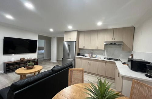 El Monte Casa | 3B2B Modern House w/ Backyard