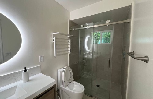 El Monte Casa | 3B2B Modern House w/ Backyard