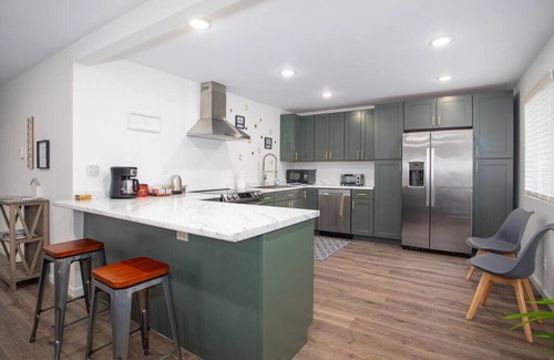 College Casa | 3b2b newly remodeled modern Fairbanks house close to everything