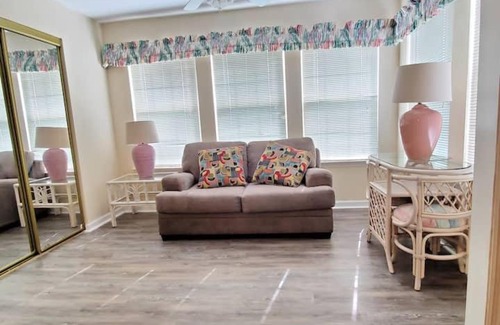 Garden City Apartamento | 3B2FB Blissful Surfside Life a peaceful quiet getaway 25 years old and Up ONLY