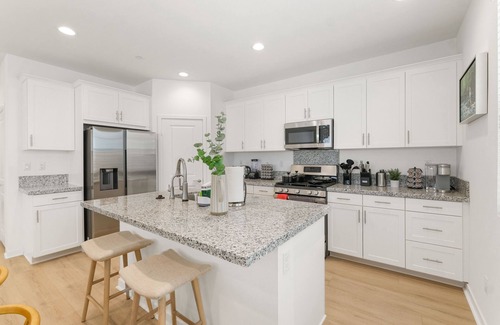 Ontario Casa | 3B3B Newly renovated 24HSelf CheckIn Free Parking