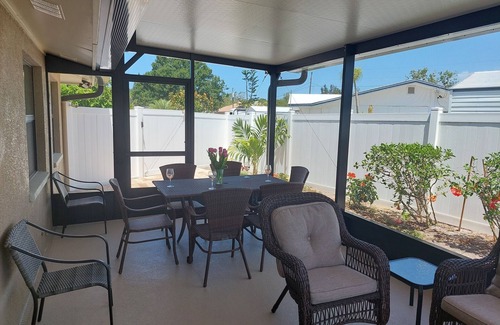 Laurel Casa | 3BD/2BA, 2 w King Beds, 4 Bikes, 1/2 mile to Beautiful Nokomis Beach