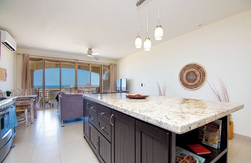 Cabo San Lucas Apartamento | 3BD/2BA 2nd Floor Condo w/ Amazing Views