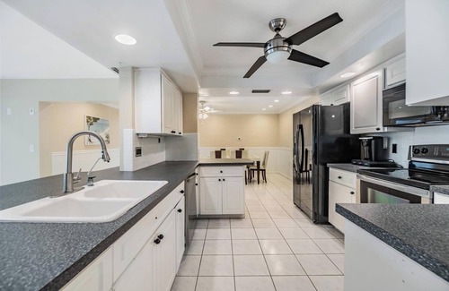 Shore Acres Casa | 3Bd/2Ba Home w/Private Dock & Free Boat Parking