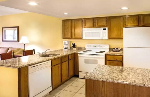 Sevierville Complejo | 3BD/2Bath - Smoky Mountains Retreat! Gorgeous Views, Pools, + More!