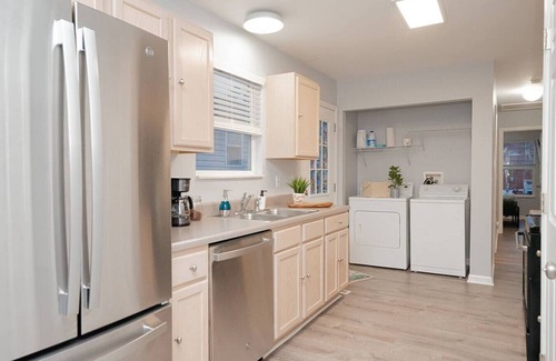 St. Louis Casa | 3bdr, 2ba, 1 King & 3 Queen Walk to Park! Dogs ok!
