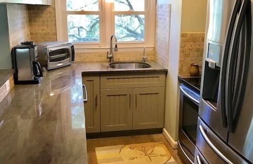 Tarpon Pond Casa | 3BD / 3BA Cottage! Cocina actualizada! Vistas del golf! ¡Mascota amigable!