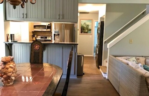 Tarpon Pond Casa | 3BD / 3BA Cottage! Cocina actualizada! Vistas del golf! ¡Mascota amigable!