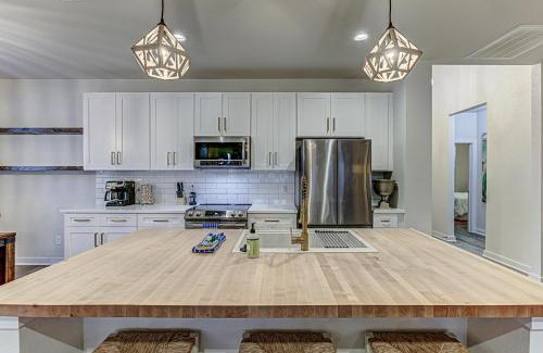 Cottonwood Shores Casa | 3BD Escape for 8 with Fire Pit & Patio Near Lake LBJ