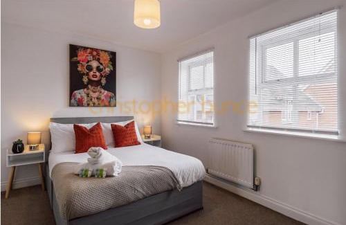 Wolverton Apartamento | 3bd Home near Red Bull Racing, Vw Centre, Zoho