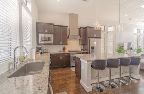 Washington Ave./ Memorial Park Casa | 3BD HTX Luxe Home Fast Wi-fi Garage Location