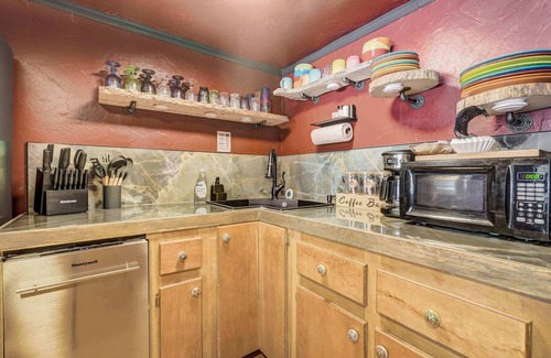 Florissant Casa | 3bd Mnt Views, Hot Tub, Fire Pit, & Grill