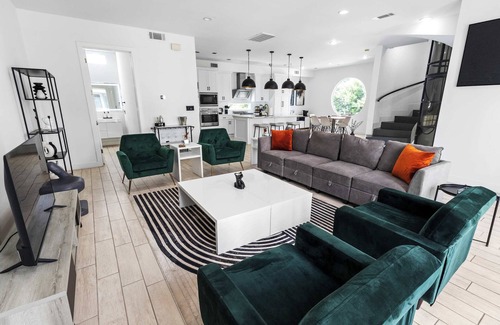 Greenway Plaza-Upper Kirby Casa | 3BD Montrose Luxe Home Near Med Center
