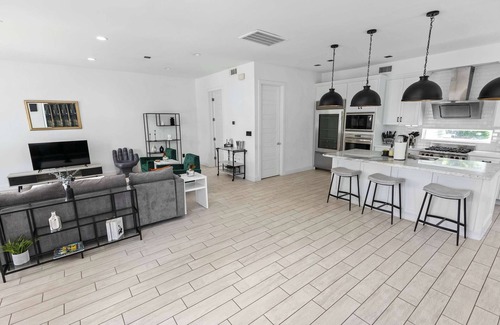 Greenway Plaza-Upper Kirby Casa | 3BD Montrose Luxe Home Near Med Center