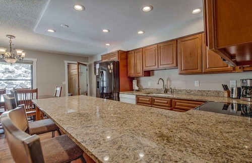 Baldy Mountain Casa | 3BD on FREE Bus Route, Min to Slopes & Downtown!