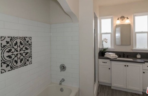 View Park-Windsor Hills Casa | 3BD Spanish Villa with Bonus Room + Bar + Modern Amenities