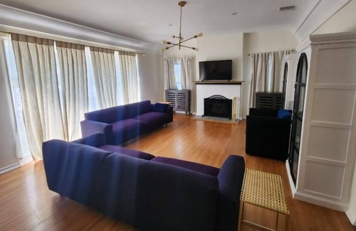 View Park-Windsor Hills Casa | 3BD Spanish Villa with Bonus Room + Bar + Modern Amenities