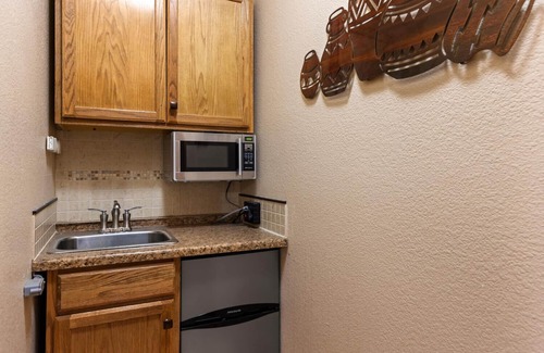 Forest Hills Casa | 3BD Stunning Views, Hot Tub, Dog-Friendly