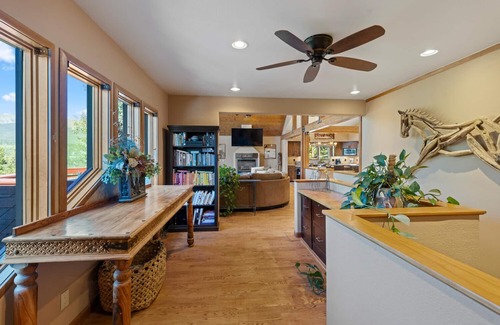 Forest Hills Casa | 3BD Stunning Views, Hot Tub, Dog-Friendly