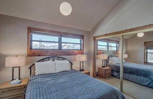 Baldy Mountain Casa | 3BD w/Private Sauna Steps from Bus Stop!