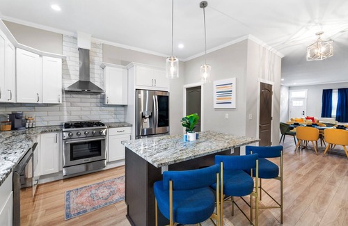 Bloomfield Casa | 3BD w/ Rooftop & BBQ - 7 Mins to Downtown Pittsburgh